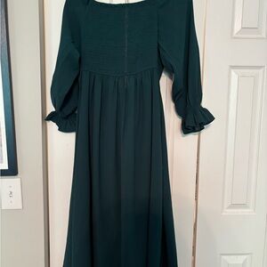 Chic Dark Green Maxi Dress with Ruffled Sleeves